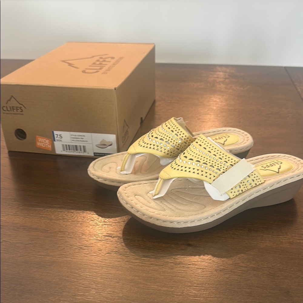 Cliffs Womens Yellow Sandals - SZ 7.5 Wide